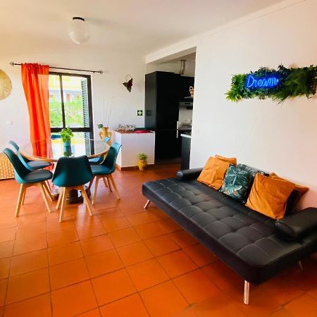 Summer House, Only 2 Minutes To The Beach In Vilamoura! Villa Bagian luar foto