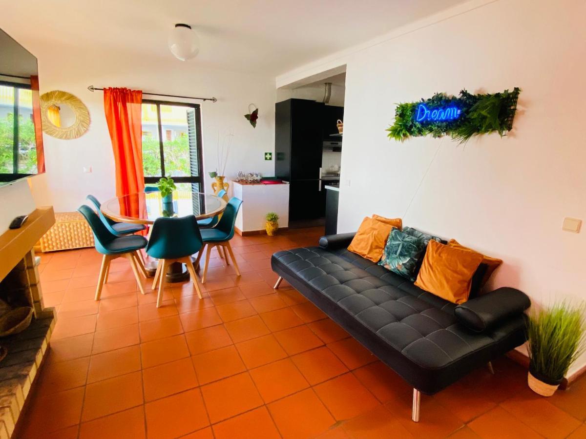 Summer House, Only 2 Minutes To The Beach In Vilamoura! Villa Bagian luar foto
